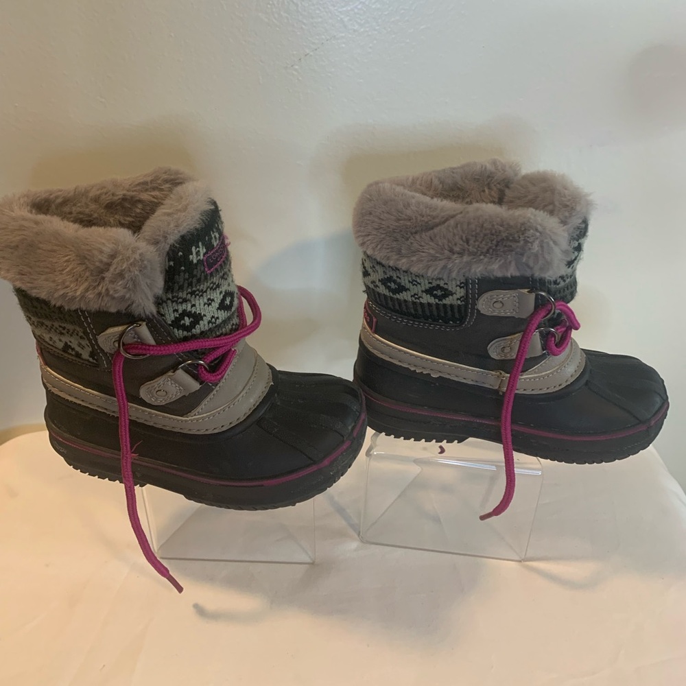 LONDON FOG COLLECTION. Kids' Winter Boots with Faux Fur Trim. Size 8